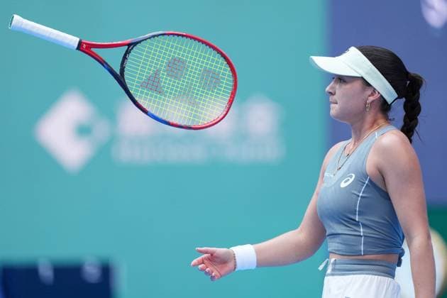 (251002) -- BEIJING, Oct. 2, 2025 -- Eva Lys reacts during the women s singles quarterfinal match between Coco Gauff of the United States and Eva Lys of Germany at 2025 China Open tennis tournament in Beijing, China, Oct. 2, 2025. ) (SP)CHINA-BEIJING-TENNIS-CHINA OPEN-WOMEN S SINGLES (CN) XiexHan 
