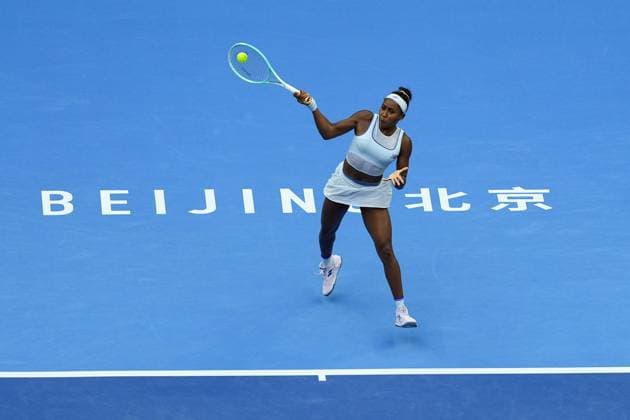 (251002) -- BEIJING, Oct. 2, 2025 -- Coco Gauff hits a return during the women s singles quarterfinal match between Coco Gauff of the United States and Eva Lys of Germany at 2025 China Open tennis tournament in Beijing, China, Oct. 2, 2025. ) (SP)CHINA-BEIJING-TENNIS-CHINA OPEN-WOMEN S SINGLES (CN) XiexHan 