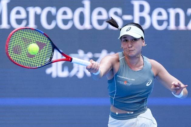 (251002) -- BEIJING, Oct. 2, 2025 -- Eva Lys hits a return during the women s singles quarterfinal match between Coco Gauff of the United States and Eva Lys of Germany at 2025 China Open tennis tournament in Beijing, China, Oct. 2, 2025. ) (SP)CHINA-BEIJING-TENNIS-CHINA OPEN-WOMEN S SINGLES (CN) XiexHan 