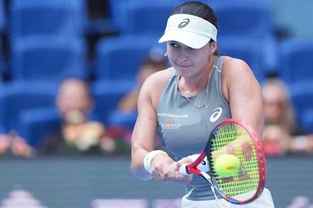(251002) -- BEIJING, Oct. 2, 2025 -- Eva Lys hits a return during the women s singles quarterfinal match between Coco Gauff of the United States and Eva Lys of Germany at 2025 China Open tennis tournament in Beijing, China, Oct. 2, 2025. ) (SP)CHINA-BEIJING-TENNIS-CHINA OPEN-WOMEN S SINGLES (CN) XiexHan 