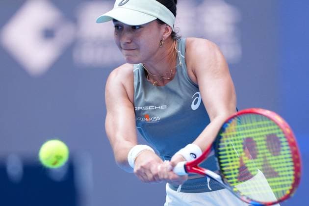 (251002) -- BEIJING, Oct. 2, 2025 -- Eva Lys hits a return during the women s singles quarterfinal match between Coco Gauff of the United States and Eva Lys of Germany at 2025 China Open tennis tournament in Beijing, China, Oct. 2, 2025. ) (SP)CHINA-BEIJING-TENNIS-CHINA OPEN-WOMEN S SINGLES (CN) XiexHan 