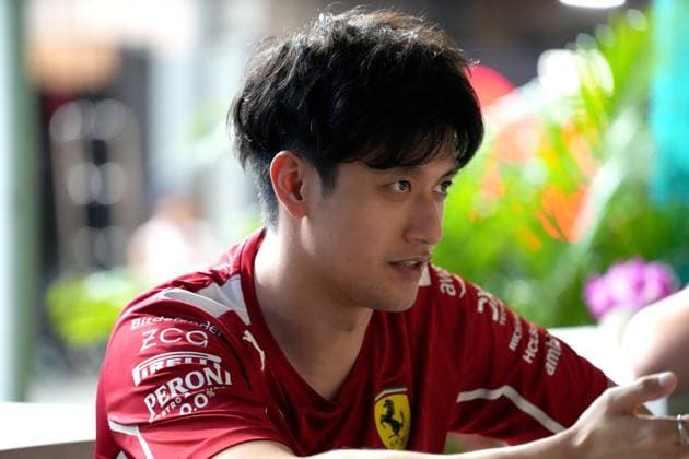 02.10.2025, Marina Bay Street Circuit, Singapore, FORMULA 1 SINGAPORE AIRLINES SINGAPORE GRAND PRIX 2025 , im Bild Testfahrer Guanyu Zhou (Scuderia Ferrari) (Photo by Hasan Bratic DeFodi Images) 02 10 2025, Marina Bay Street Circuit, Singapore, FORMULA 1 SINGAPORE AIRLINES SINGAPORE GRAND PRIX 2025 , in the picture test driver Guanyu Zhou Scuderia Ferrari Photo by Hasan Bratic DeFodi Images