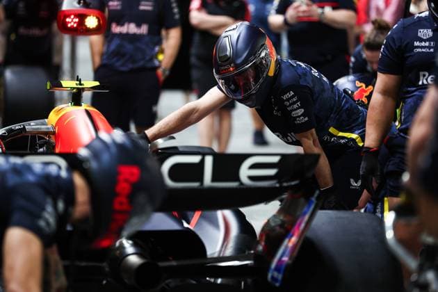 F1 - SINGAPORE GRAND PRIX 2025 Red Bull Racing pit stop practice during the 2025 Formula 1 Singapore Grand Prix, 18th round of the 2025 FIA Formula One World Championship, WM, Weltmeisterschaft from October 3 to 5, 2025 on the Marina Bay Street Circuit, in Singapore - SingaporeSingapore  Copyright: xEricxAlonsox
