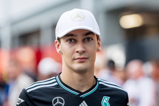 2025 Formula One Singapore Grand Prix Marina Bay Street Circuit, Singapore, Singapore. 2.October.2025; George Russell of Great Britain and Mercedes-AMG PETRONAS F1 Team during Formula One Singapore Grand Prix (Photo by Jay Hirano) Singapore Marina Bay Street Circuit Singapore Copyright: xJayxHiranox