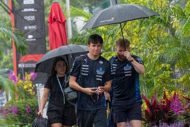 Formula 1 Singapore Airlines Singapore Grand Prix 2025 Remy Midez OVERTAKE MAXPPP - Singapore 02 10 2025 23 ALBON Alexander (tha), Atlassian Williams Racing, portrait at the Formula 1 Singapore Airlines Singapore Grand Prix 2025, the 18th round of the 2025 FIA Formula 1 World Championship, WM, Weltmeisterschaft at the Marina Bay Street Circuit in Singapore, Singapore, from 2 to 5 October 2025 Singapore Marina Bay Street Circuit Singapore  Copyright: xOVERTAKE MAXPPPxRemyxMidezx OVT202510025832 OVT202510025832