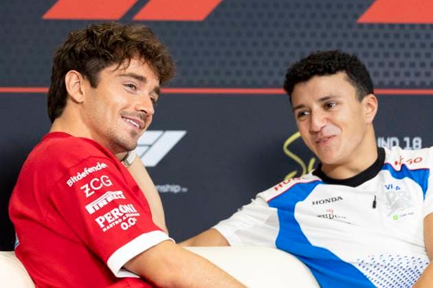 Formula 1 Singapore Airlines Singapore Grand Prix 2025 Remy Midez OVERTAKE MAXPPP - Singapore 02 10 2025 16 LECLERC Charles (mon), Scuderia Ferrari HP, portrait, 06 HADJAR Isack (fra), Visa Cash APP Racing Bulls, portrait press conference, PK, Pressekonferenz at the Formula 1 Singapore Airlines Singapore Grand Prix 2025, the 18th round of the 2025 FIA Formula 1 World Championship, WM, Weltmeisterschaft at the Marina Bay Street Circuit in Singapore, Singapore, from 2 to 5 October 2025 Singapore Marina Bay Street Circuit Singapore  Copyright: xOVERTAKE MAXPPPxRemyxMidezx OVT202510025833 OVT202510025833