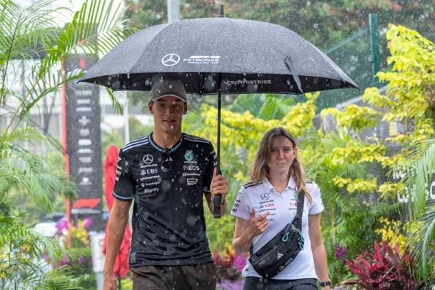Formula 1 Singapore Airlines Singapore Grand Prix 2025 Remy Midez OVERTAKE MAXPPP - Singapore 02 10 2025 63 RUSSELL George (gbr), Mercedes AMG Petronas, portrait at the Formula 1 Singapore Airlines Singapore Grand Prix 2025, the 18th round of the 2025 FIA Formula 1 World Championship, WM, Weltmeisterschaft at the Marina Bay Street Circuit in Singapore, Singapore, from 2 to 5 October 2025 Singapore Marina Bay Street Circuit Singapore  Copyright: xOVERTAKE MAXPPPxRemyxMidezx OVT202510025839 OVT202510025839
