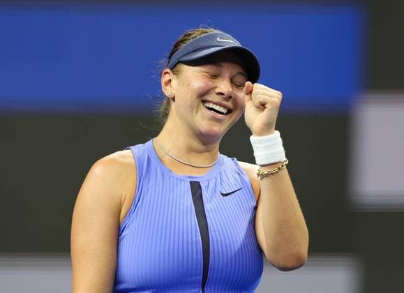 (251002) -- BEIJING, Oct. 2, 2025 -- Amanda Anisimova of the United States celebrates after defeating Jasmine Paolini of Italy in the women s singles quarterfinal match at 2025 China Open tennis tournament in Beijing, China, Oct. 2, 2025. ) (SP)CHINA-BEIJING-TENNIS-CHINA OPEN-WOMEN S SINGLES (CN) DuxXinyi 