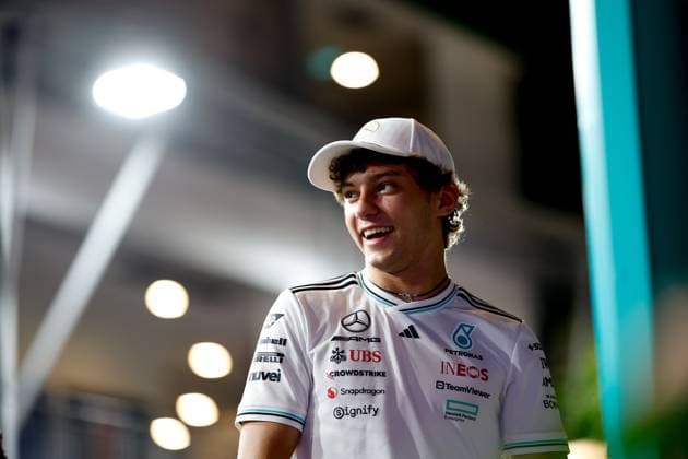 F1 - SINGAPORE GRAND PRIX 2025 KIMI ANTONELLI Andrea (ita), Mercedes AMG F1 Team W16, portrait during the 2025 Formula 1 Singapore Grand Prix, 18th round of the 2025 FIA Formula One World Championship, WM, Weltmeisterschaft from October 3 to 5, 2025 on the Marina Bay Street Circuit, in Singapore - SingaporeSingapore  Copyright: xDPPIx