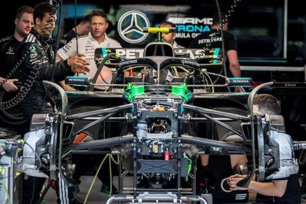 Marina Bay Street Circuit, Singapore, Singapore. 2.October.2025; Mercedes-AMG PETRONAS F1 Team W16 and engineers in the garage during Formula One Singapore Grand Prix  aflo_305636181