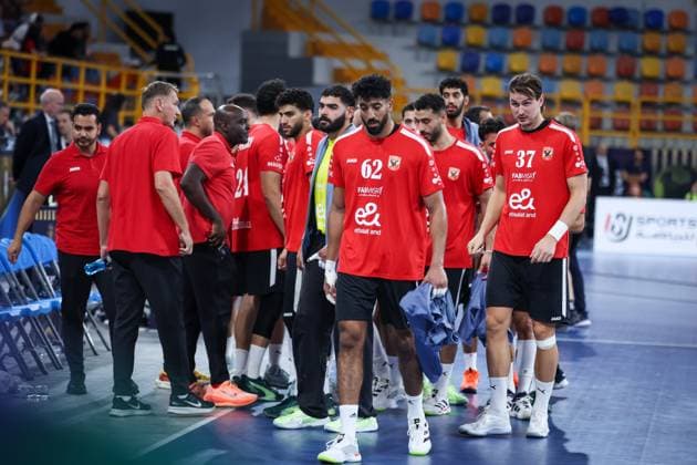 SC Magdeburg V AL Ahly - 18th IHF Men s Handball Club World Championship, WM, Weltmeisterschaft 2025 - Bronze Medal Match The Al Ahly team feels sad after losing the 18th IHF Men s Handball Club World Championship 2025 Bronze Medal match between SC Magdeburg and Al Ahly SC in Cairo, Egypt, on October 2, 2025. Cairo Egypt  Copyright: xAymanxArefx originalFilename:aref-notitle251002_npaqf.jpg