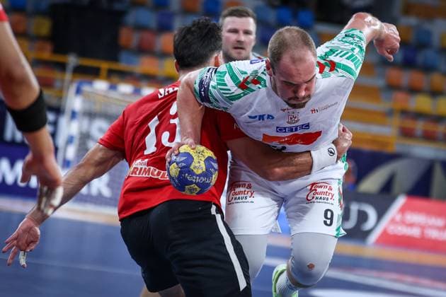 SC Magdeburg V AL Ahly - 18th IHF Men s Handball Club World Championship, WM, Weltmeisterschaft 2025 - Bronze Medal Match Tim Zechel of SC Magdeburg battles for the ball with Saif Hany of Al Ahly during the 18th IHF Men s Handball Club World Championship 2025 Bronze Medal match between SC Magdeburg and Al Ahly SC in Cairo, Egypt, on October 2, 2025. Cairo Egypt  Copyright: xAymanxArefx originalFilename:aref-notitle251002_npuDX.jpg