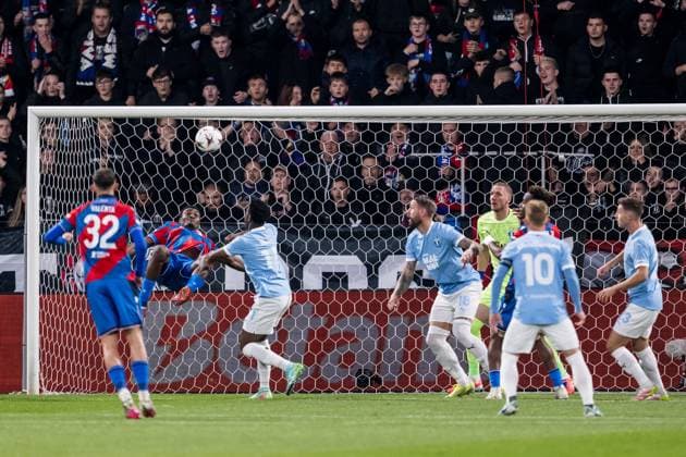 251002 Rafiu Durosinmi of Viktoria Plzen and Emmanuel Ekong of Malmö FF during the UEFA Europa League football match between Viktoria Plzen and Malmö FF on October 2, 2025 in Plzen Photo Petter Arvidson BILDBYRAN kod PA PA1092 fotboll, football, soccer, fotball,uefa europa league, europa le  Copyright: PETTERxARVIDSON BB251002PA067