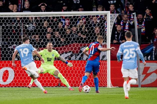 251002 Colin Rösler and goalkeeper Robin Olsen of Malmö FF and Matej Vydra of Viktoria Plzen during the UEFA Europa League football match between Viktoria Plzen and Malmö FF on October 2, 2025 in Plzen Photo Petter Arvidson BILDBYRAN kod PA PA1092 fotboll football soccer fotball uefa europa league europa league viktoria plzen malmö ff bbeng bbauto  Copyright: PETTERxARVIDSON BB251002PA071