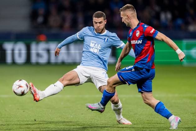 251002 Gabriel Busanello of Malmö FF and Amar Memic of Viktoria Plzen during the UEFA Europa League football match between Viktoria Plzen and Malmö FF on October 2, 2025 in Plzen Photo Petter Arvidson BILDBYRAN kod PA PA1092 fotboll, football, soccer, fotball,uefa europa league, europa le  Copyright: PETTERxARVIDSON BB251002PA074