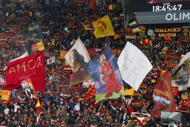 Roma vs. Lille Europa League Supporters of AC Roma bDuring the 2025 26 Europa League football match between Roma and Lille at the Stadio Olimpico in Rome on October 2, 2025. Photo: Roma stadio Olimpico Roma Italia Copyright: xFABIOxSASSOxFabioxSassox Roma Lille2025_10_02Fabio Sasso6417