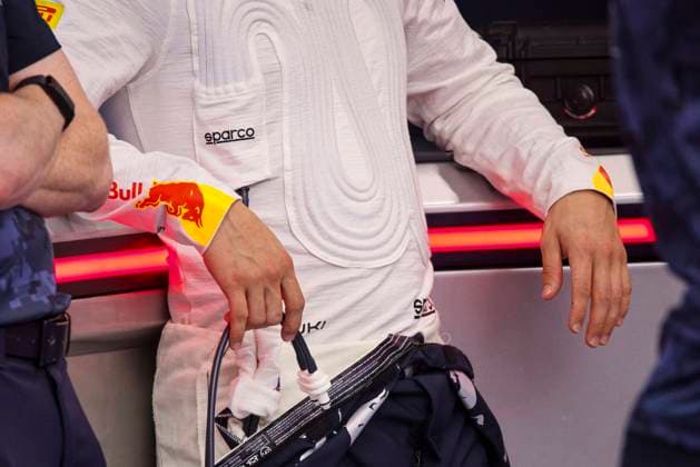F1 - SINGAPORE GRAND PRIX 2025 TSUNODA Yuki (jap), Red Bull Racing RB21, portrait, cooling vest during the 2025 Formula 1 Singapore Grand Prix, 18th round of the 2025 FIA Formula One World Championship, WM, Weltmeisterschaft from October 3 to 5, 2025 on the Marina Bay Street Circuit, in Singapore - SingaporeSingapore  Copyright: xXavixBonillax