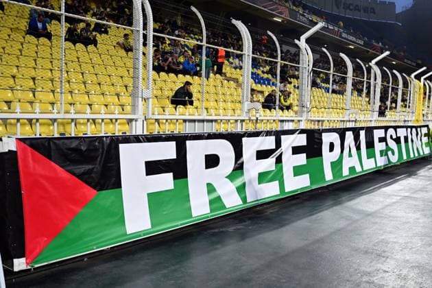 Fenerbahce v Nice - UEFA Europa League ISTANBUL, TURKIYE - OCTOBER 2: Pro-Palestinian banners are seen at the Chobani Stadium ahead of UEFA Europa League second group stage match between Fenerbahce and Nice in Istanbul, Turkiye on October 2, 2025. Serhat Cagdas Anadolu Istanbul Turkey. Editorial use only. Please get in touch for any other usage.  Copyright: x2025xAnadoluxSerhatxCagdasx