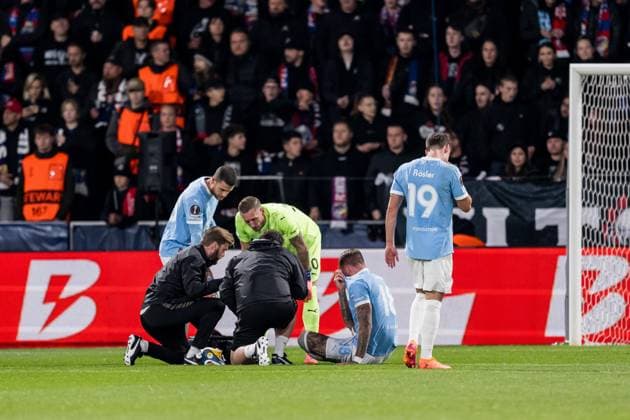 251002 Pontus Jansson of Malmö FF receives medical attention during the UEFA Europa League football match between Viktoria Plzen and Malmö FF on October 2, 2025 in Plzen Photo Petter Arvidson BILDBYRAN kod PA PA1092 fotboll football soccer fotball uefa europa league europa league viktoria plzen malmö ff bbeng bbauto  Copyright: PETTERxARVIDSON BB251002PA084