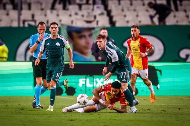 ATHENS , 02-10-2025 , Olympic Athletic Center of Athens Spyros Louis , season 2025 2026 , UEFA Europa League League phase . match between Panathinaikos and Go Ahead Eagles, Picture shows GA Eagles player Richonell Margaret and Panathinaikos player Georgios Kyriakopoulos Panathinaikos - Go Ahead Eagles  x31323221x Copyright: