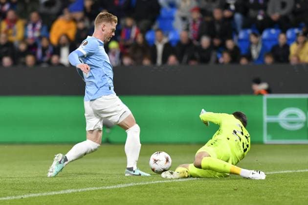 L-R Anders Christiansen (Malmo) and goalkeeper Martin Jedlicka (Plzen) in action during the UEFA Europa League, 2nd round match: FC Viktoria Plzen vs Malmo FF, in Pilsen, Czech Republic, on October 2, 2025. (CTKxPhoto MiroslavxChaloupka) CTKPhotoP2025100207087  CTKPhotoP2025100207087