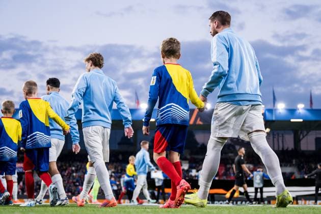 251002 Pontus Jansson of Malmö FF makes his entrance to the the UEFA Europa League football match between Viktoria Plzen and Malmö FF on October 2, 2025 in Plzen Photo Petter Arvidson BILDBYRAN kod PA PA1092 fotboll football soccer fotball uefa europa league europa league viktoria plzen malmö ff bbeng bbauto  Copyright: PETTERxARVIDSON BB251002PA094
