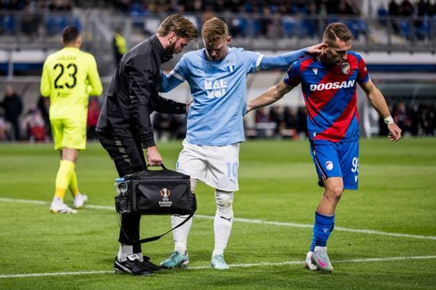251002 Anders Christiansen of Malmö FF and Amar Memic of Viktoria Plzen during the UEFA Europa League football match between Viktoria Plzen and Malmö FF on October 2, 2025 in Plzen Photo Petter Arvidson BILDBYRAN kod PA PA1092 fotboll, football, soccer, fotball,uefa europa league, europa le  Copyright: PETTERxARVIDSON BB251002PA100
