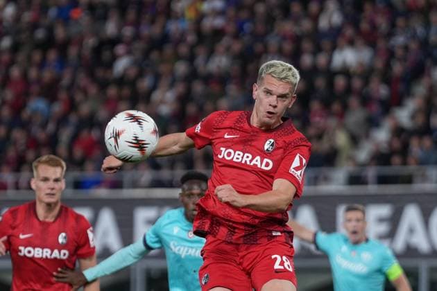 Matthias Ginter SC Freiburg, 28 on the ball , Italy, Football, UEFA Europa League, Matchday 2, League Phase, 2025 2026, Bologna FC vs SC Freiburg, 02 10 2025, Stadio Renato Dall™Ara, Bologna, Italy Bologna Stadio Renato Dall™Ara Emilia Romagna Italy Copyright: xArnexAmbergx