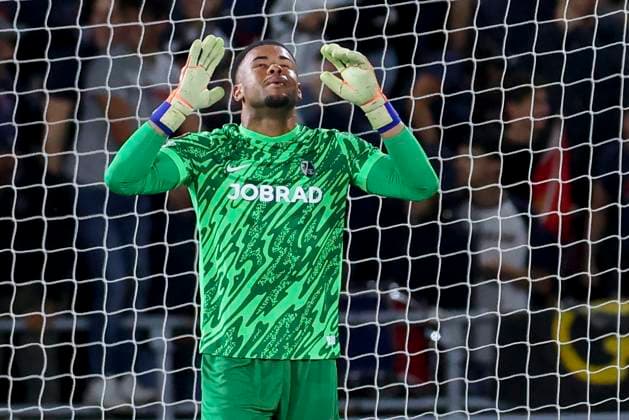 Torhueter Noah Atubolu (SC Freiburg) schaut nach seinem Fehler zum 1:0 enttaeuscht, UEFA Europa League 2025 26 League Phase MD2, Bologna FC 1909 v SC Freiburg, Stadio Renato Dall Ara am 02. October 2025 in Bologna, Italien. (Foto von Marco Steinbrenner DeFodi Images) Torhueter Noah Atubolu (SC Freiburg) looks disappointed after his mistake leading to the 1-0, UEFA Europa League 2025 26 League Phase MD2, Bologna FC 1909 v SC Freiburg, Stadio Renato Dall Ara, October 2, 2025 in Bologna, Italy. (Photo by Marco Steinbrenner DeFodi Images) Goalkeeper Noah Atubolu SC Freiburg looks disappointed after his mistake leading to the 1 0, UEFA Europa League 2025 26 League Phase MD2, Bologna FC 1909 v SC Freiburg, Stadio Renato Dall Ara on October 02, 2025 in Bologna, Italy Photo by Marco Steinbrenner DeFodi Images Goalkeeper Noah Atubolu SC Freiburg looks disappointed after his mistake leading to the 1 0, UEFA Europa League 2025 26 League Phase MD2, Bologna FC 1909 v SC Freiburg, Stadio Renato Dall Ara, October 2, 2025 in Bologna, Italy Photo by Marco Steinbrenner DeFodi Images