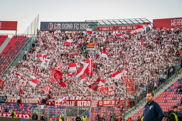 UEFA Europa League 2025 26, Matchday 2 FC Bologna vs SC Freiburg Renato Dall™Ara Bologna, Italy Freiburg fans in the visitors block, red and white flags, closed fan curve, choreography and support for SC Freiburg, full stands, emotional stadium atmosphere Bologna Metropolitan City of Bologna Italy Copyright: xJOERANxSTEINSIEKx
