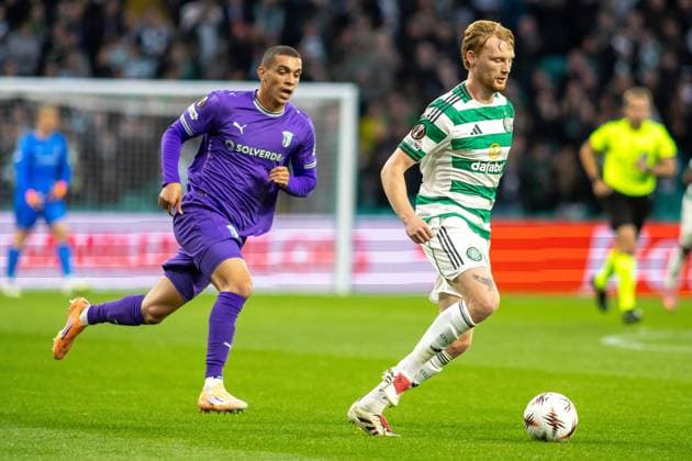 Celtic v Sporting Braga Europa League 02 10 2025. Amine El Ouazzani of SC Braga hunts down Liam Scales of Celtic FC during the UEFA Europa League 2025 26, Celtic FC vs SC Braga, Celtic Park, Glasgow, country}. 02 10 2025 Parkhead Celtic Park Glasgow Scotland Editorial use only , Copyright: xColinxPoultneyx PSI-22959-0013