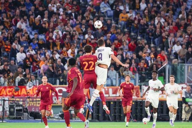 Roma vs. Lille Europa League Olivier Giroud (capitano) of Lille During the 2025 26 Europa League football match between Roma and Lille at the Stadio Olimpico in Rome on October 2, 2025. Photo: Roma stadio Olimpico Roma Italia Copyright: xFABIOxSASSOxFabioxSassox Roma Lille2025_10_02Fabio Sasso6517