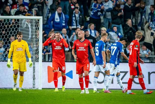 SOCCER - UEFA ECL, Poznan vs Rapid POZNAN,POLAND,02.OCT.25 - SOCCER - UEFA Conference League, KKS Lech Poznan vs SK Rapid Wien. Image shows the disappointment of Niklas Hedl, Nenad Cvetkovic, Lukas Grgic and Tobias Gulliksen (Rapid) as well as the rejoicing of Michal Gurgul and Luis Palma (Poznan) and the fans of KKS Lech Poznan.  GEPAxpictures xKevinxHackner