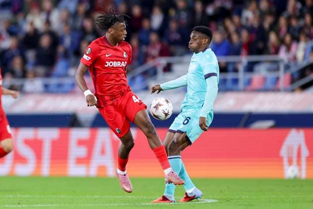 Johan Manzambi (SC Freiburg) und Remo Freuler (FC Bologna) kaempfen um den Ball, UEFA Europa League 2025 26 League Phase MD2, Bologna FC 1909 v SC Freiburg, Stadio Renato Dall Ara am 02. October 2025 in Bologna, Italien. (Foto von Marco Steinbrenner DeFodi Images) Johan Manzambi (SC Freiburg) und Remo Freuler (FC Bologna) battle for the ball, UEFA Europa League 2025 26 League Phase MD2, Bologna FC 1909 v SC Freiburg, Stadio Renato Dall Ara, October 2, 2025 in Bologna, Italy. (Photo by Marco Steinbrenner DeFodi Images) Johan Manzambi SC Freiburg and Remo Freuler FC Bologna battle for the ball, UEFA Europa League 2025 26 League Phase MD2, Bologna FC 1909 v SC Freiburg, Stadio Renato Dall Ara, October 2, 2025 in Bologna, Italy Photo by Marco Steinbrenner DeFodi Images Johan Manzambi SC Freiburg and Remo Freuler FC Bologna battle for the ball, UEFA Europa League 2025 26 League Phase MD2, Bologna FC 1909 v SC Freiburg, Stadio Renato Dall Ara, October 2, 2025 in Bologna, Italy Photo by Marco Steinbrenner DeFodi Images