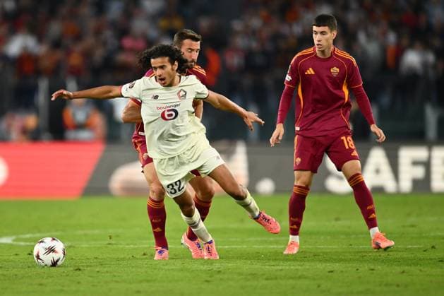 Ayyoub Bouaddi of Lille Olympique S.C., Bryan Cristante of A.S. Roma and Matias Soule of A.S. Roma are in action during the UEFA Europa League phase day 2 football match between between A.S. Roma and Lille Olympique S.C. at the Olympic Stadium on October 2, 2025 in Rome, Italy.  Copyright: xDomenicoxCippitelli IPAxSportx xipa-agency.netx xx IPA_66053763 IPA_Agency_IPA66053763