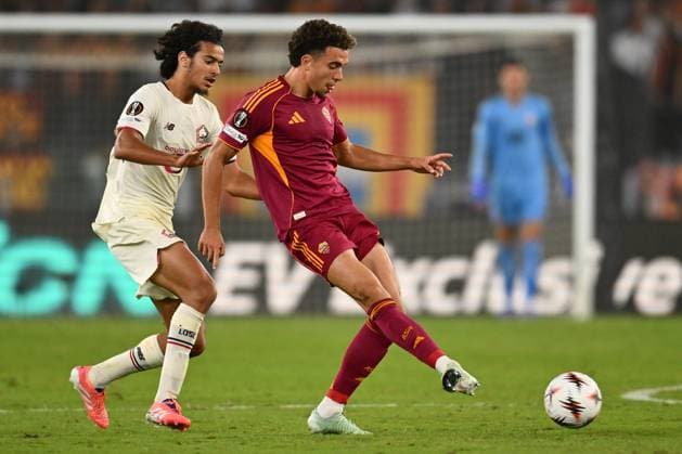 AS Roma v LOSC Lille - UEFA Europa League 2025 26 League Phase MD2 Ayyoub Bouaddi of Lille Olympique S.C. and Neil El Aynaoui of A.S. Roma are in action during the UEFA Europa League phase day 2 football match between A.S. Roma and Lille Olympique S.C. at the Olympic Stadium in Rome, Italy, on October 2, 2025. Rome Italy  Copyright: xDomenicoxCippitellix originalFilename:cippitelli-asromavl251002_npoJA.jpg