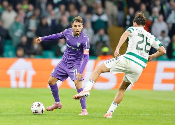 Celtic v S.C. Braga UEFA Europa League Ricardo Horta of S.C. Braga (left) and. Paulo Bernardo of Celtic in action during the UEFA Europa League match at Celtic Park, Glasgow UK Newspapers OUT Copyright: xFredxPalmerx FIL-22308-0060