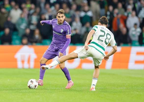 Celtic v S.C. Braga UEFA Europa League Ricardo Horta of S.C. Braga (left) and Paulo Bernardo of Celtic (right) in action during the UEFA Europa League match at Celtic Park, Glasgow UK Newspapers OUT Copyright: xFredxPalmerx FIL-22308-0062