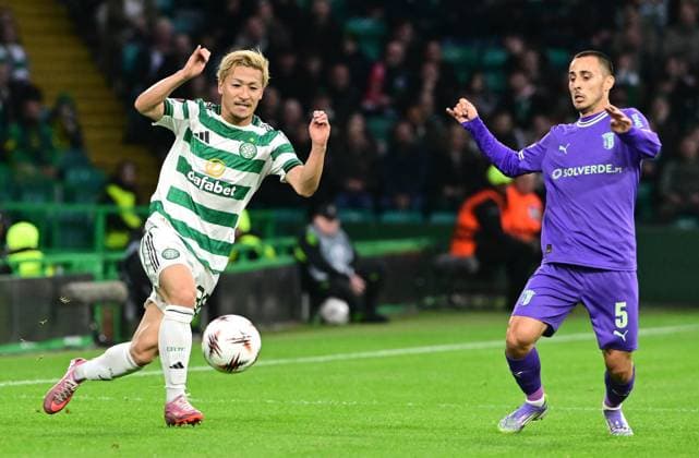 Celtic FC v S.C. Braga - UEFA Europa League GLASGOW, SCOTLAND - OCTOBER 02: Daizen Maeda (L) of Celtic and Braga s Leonardo Lelo during the UEFA Europa League match, round 2 of 8 between Celtic FC and S.C. Braga at Celtic Park, on 2nd October 2025 in Glasgow, Scotland. Mark Runacles Anadolu Glasgow United Kingdom. Editorial use only. Please get in touch for any other usage.  Copyright: x2025xAnadoluxMarkxRunaclesx