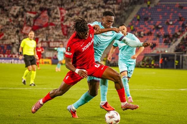 Football UEFA Europa League 2025 26, Matchday 2 FC Bologna vs SC Freiburg Renato Dall Ara Bologna, Italy Johan Manzambi SC Freiburg, 44 Jhon Lucumi Bologna, 26 in duel Bologna Metropolitan City of Bologna Italy Copyright: xJOERANxSTEINSIEKx