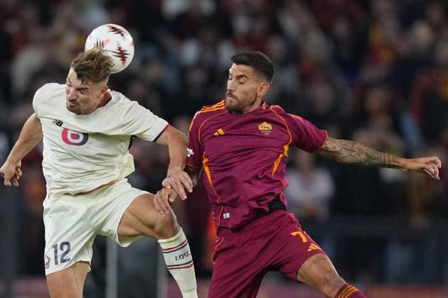 Lille™s Thomas Meunier Roma™s Lorenzo Pellegrini during the Uefa Europa League soccer match between Roma and Lille at the Olympic Stadium in Rome, Italy - Thursday, October 2, 2025. - Soccer .  Copyright: xAlfredoxFalcone LaPressex