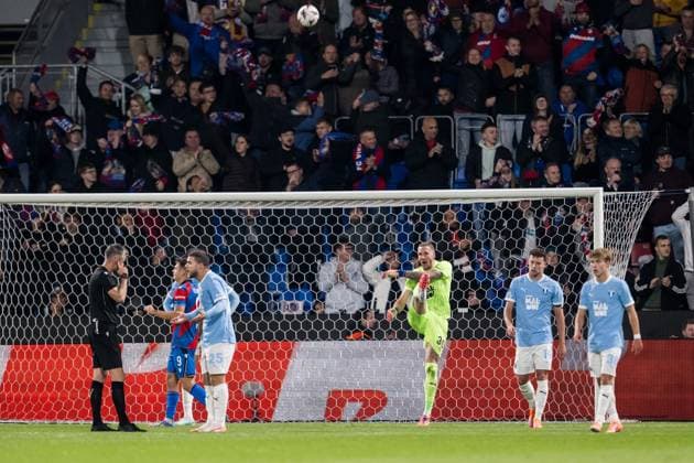 251002 Goalkeeper Robin Olsen of Malmö FF looks dejected after 3 0 during the UEFA Europa League football match between Viktoria Plzen and Malmö FF on October 2, 2025 in Plzen Photo Petter Arvidson BILDBYRAN kod PA PA1092 fotboll football soccer fotball uefa europa league europa league viktoria plzen malmö ff bbeng bbauto depp  Copyright: PETTERxARVIDSON BB251002PA152