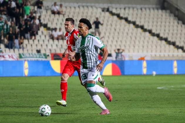 UEFA Conference League - Omonoia vs Mainz RYAN MMAEE of Omonoia attacks with the ball. Omonoia plays against Mainz for the League Phase of the UEFA Conference League at GSP Stadium, Limassol, Cyprus, on Oct. 2, 2025. Limassol Cyprus Copyright: xKOSTASxPIKOULASx