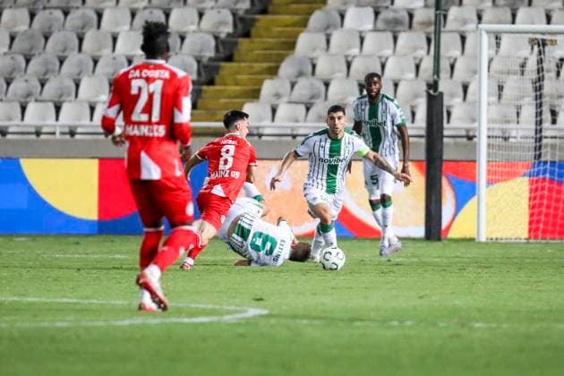 UEFA Conference League - Omonoia vs Mainz PAUL NEBEL of Mainz attacks with the ball. Omonoia plays against Mainz for the League Phase of the UEFA Conference League at GSP Stadium, Limassol, Cyprus, on Oct. 2, 2025. Limassol Cyprus Copyright: xKOSTASxPIKOULASx