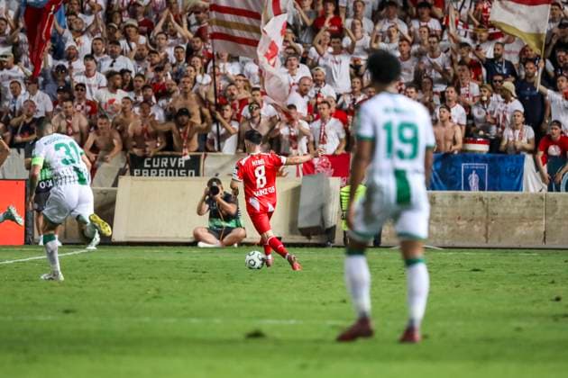 UEFA Conference League - Omonoia vs Mainz PAUL NEBEL of Mainz attacks ith the ball. Omonoia plays against Mainz for the League Phase of the UEFA Conference League at GSP Stadium, Limassol, Cyprus, on Oct. 2, 2025. Limassol Cyprus Copyright: xKOSTASxPIKOULASx