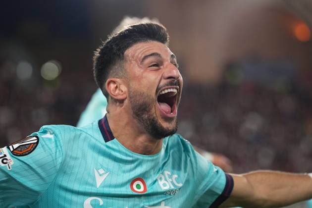 Bologna s Riccardo Orsolini celebrates after scoring the 1-0 goal for his team during the UEFA Europa League soccer match between Bologna and Freiburg at the Renato DallÕAra Stadium in Bologna, north Italy - Thursday, October 2, 2025 -  Copyright: xMassimoxPaolone LaPressex