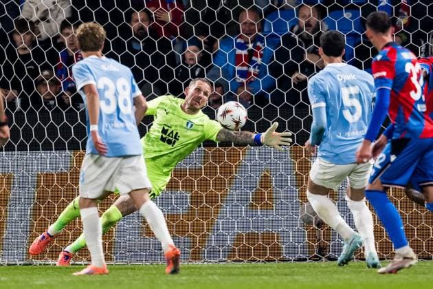 251002 Goalkeeper Robin Olsen of Malmö FF during the UEFA Europa League football match between Viktoria Plzen and Malmö FF on October 2, 2025 in Plzen Photo Petter Arvidson BILDBYRAN kod PA PA1092 fotboll football soccer fotball uefa europa league europa league viktoria plzen malmö ff bbeng  Copyright: PETTERxARVIDSON BB251002PA158