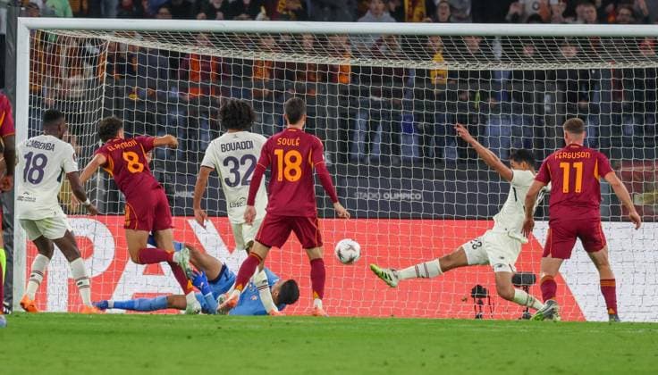 October 2, 2025, Roma, Roma, Italia: Berke Ozer of LOSC Lilla During the 2025 26 Europa League football match between Roma and Lille at the Stadio Olimpico in Rome on October 2, 2025..Photo: Roma Italia - ZUMAs236 20251002_aap_s236_075 Copyright: xFabioxSassox