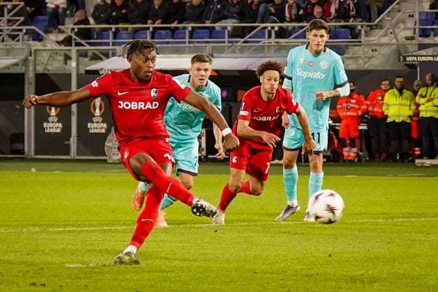 Football UEFA Europa League 2025 26, Matchday 2 FC Bologna vs SC Freiburg Renato Dall Ara Bologna, Italy 1 1 by Junior Adamu SC Freiburg, 20 on penalty, goal and goal celebration Bologna Metropolitan City of Bologna Italy Copyright: xJOERANxSTEINSIEKx