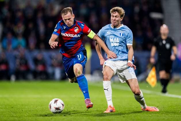 251002 Matej Vydra of Viktoria Plzen and Hugo Bolin of Malmö FF during the UEFA Europa League football match between Viktoria Plzen and Malmö FF on October 2, 2025 in Plzen Photo Petter Arvidson BILDBYRAN kod PA PA1092 fotboll football soccer fotball uefa europa league europa league viktoria plzen malmö ff bbeng  Copyright: PETTERxARVIDSON BB251002PA167